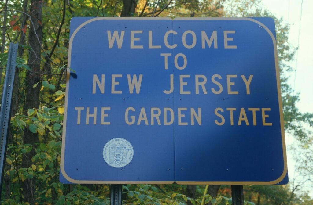 a sign saying "welcome to new jersey, the garden state"
